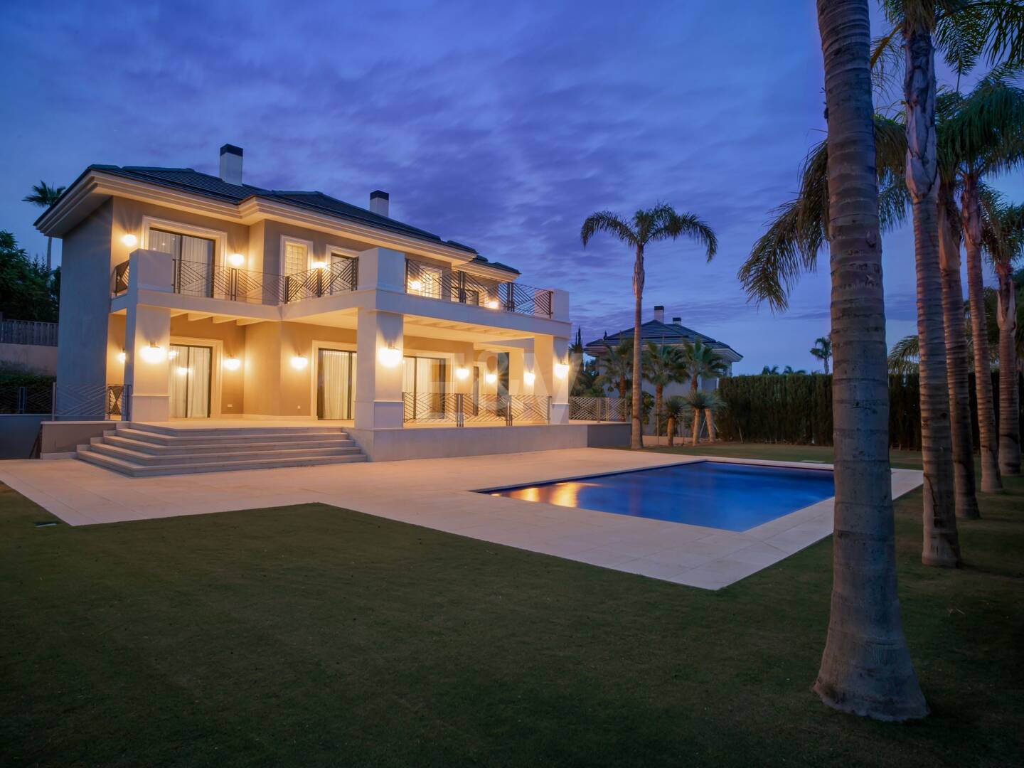 Lyxvilla med havsutsikt i exklusiva Los Flamingos Golf