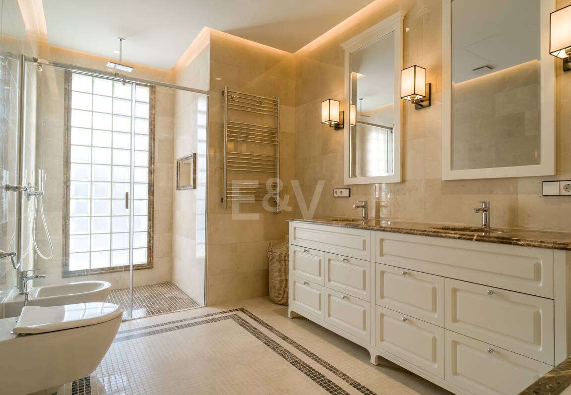 Lyxvilla med havsutsikt i exklusiva Los Flamingos Golf