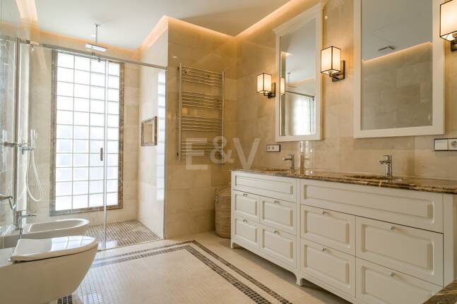 Lyxvilla med havsutsikt i exklusiva Los Flamingos Golf