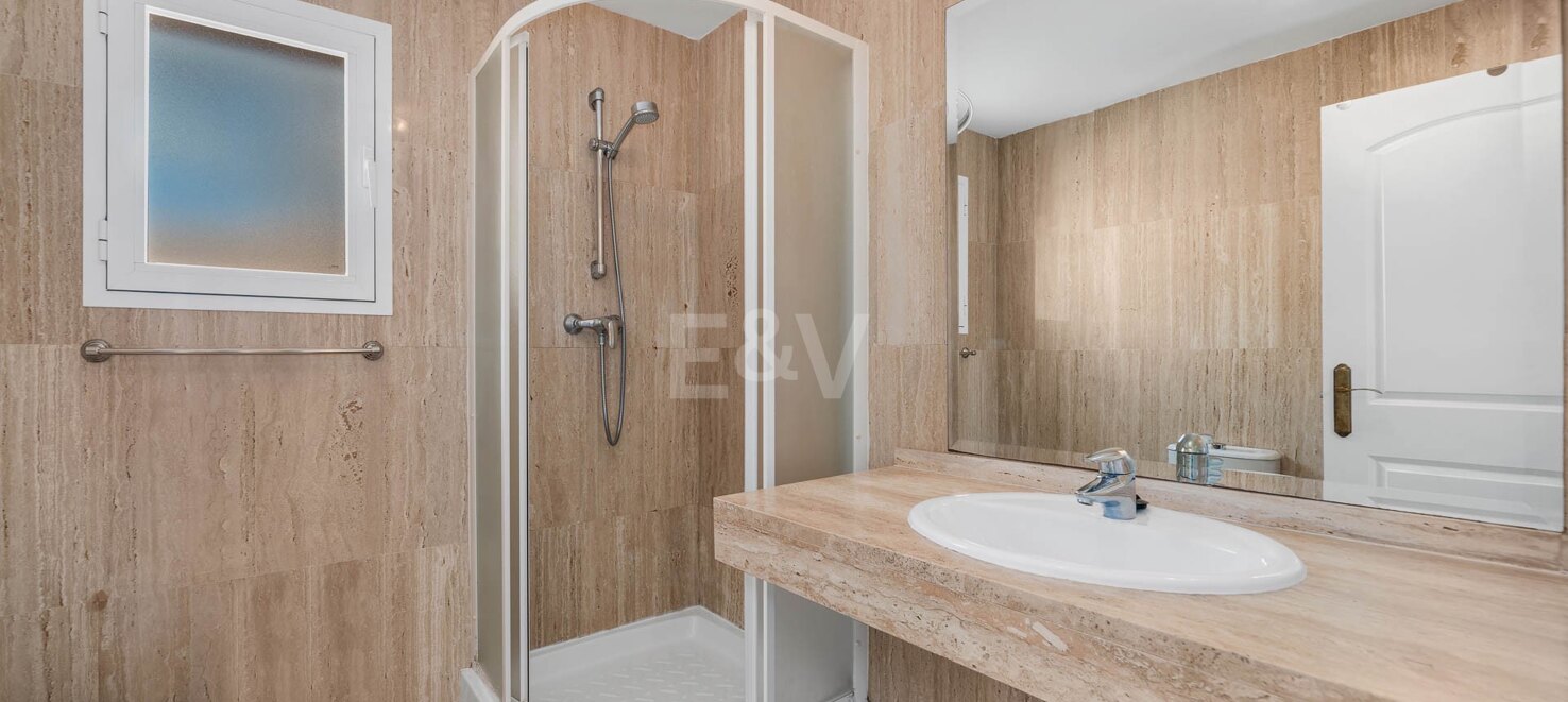 Spacious 3 Bedroom Apartment in Elviria