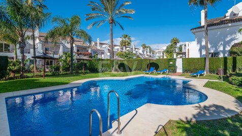 Town-House i Los Naranjos de Marbella med panoramautsikt