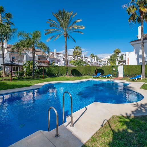 Town-House i Los Naranjos de Marbella med panoramautsikt