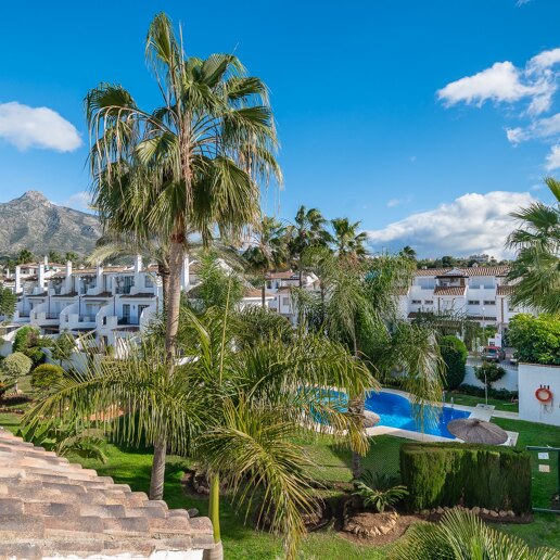 Town-House i Los Naranjos de Marbella med panoramautsikt