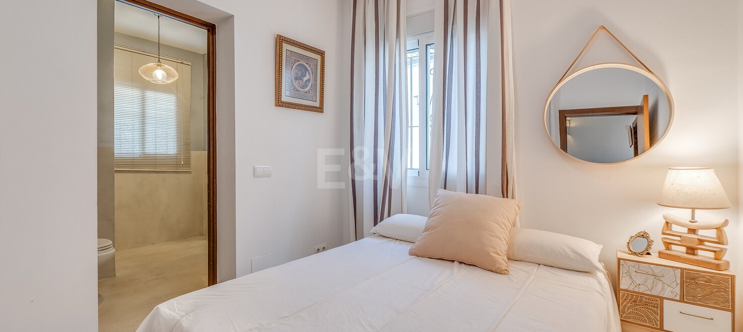 Charming three bedroom villa in Elviria, just a few metres from the beach.