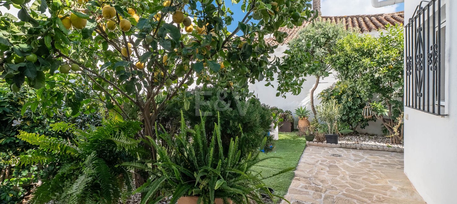 Charming three bedroom villa in Elviria, just a few metres from the beach.