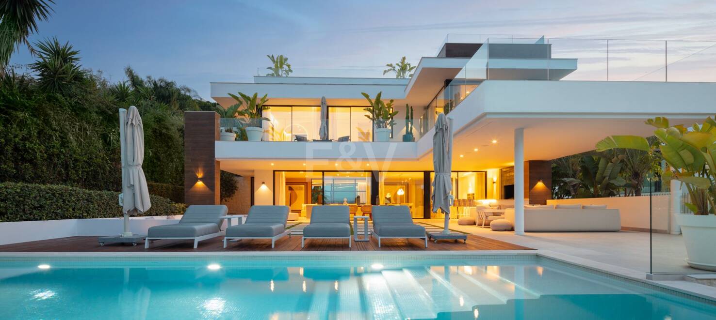 Stunning Modern Villa i Las Brisas med Breathtaking La Concha Utsikt