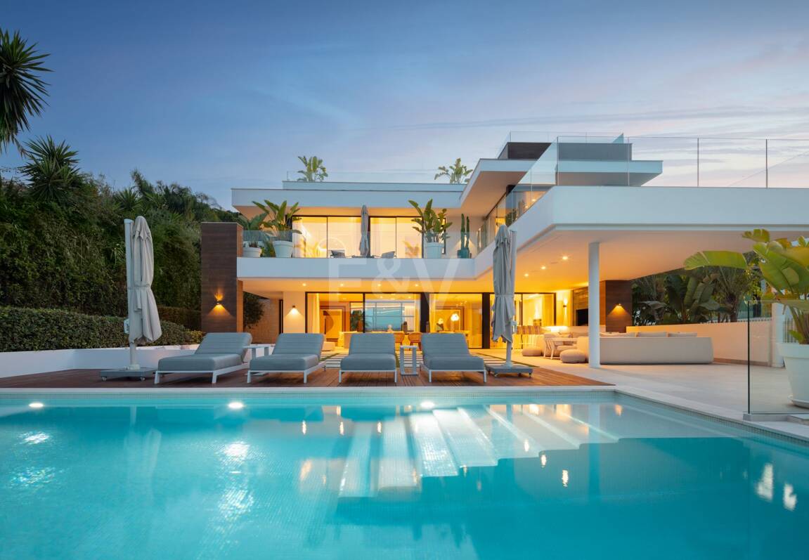 Stunning Modern Villa i Las Brisas med Breathtaking La Concha Utsikt