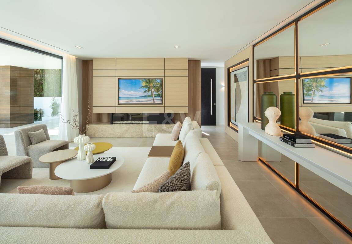 Stunning Modern Villa i Las Brisas med Breathtaking La Concha Utsikt