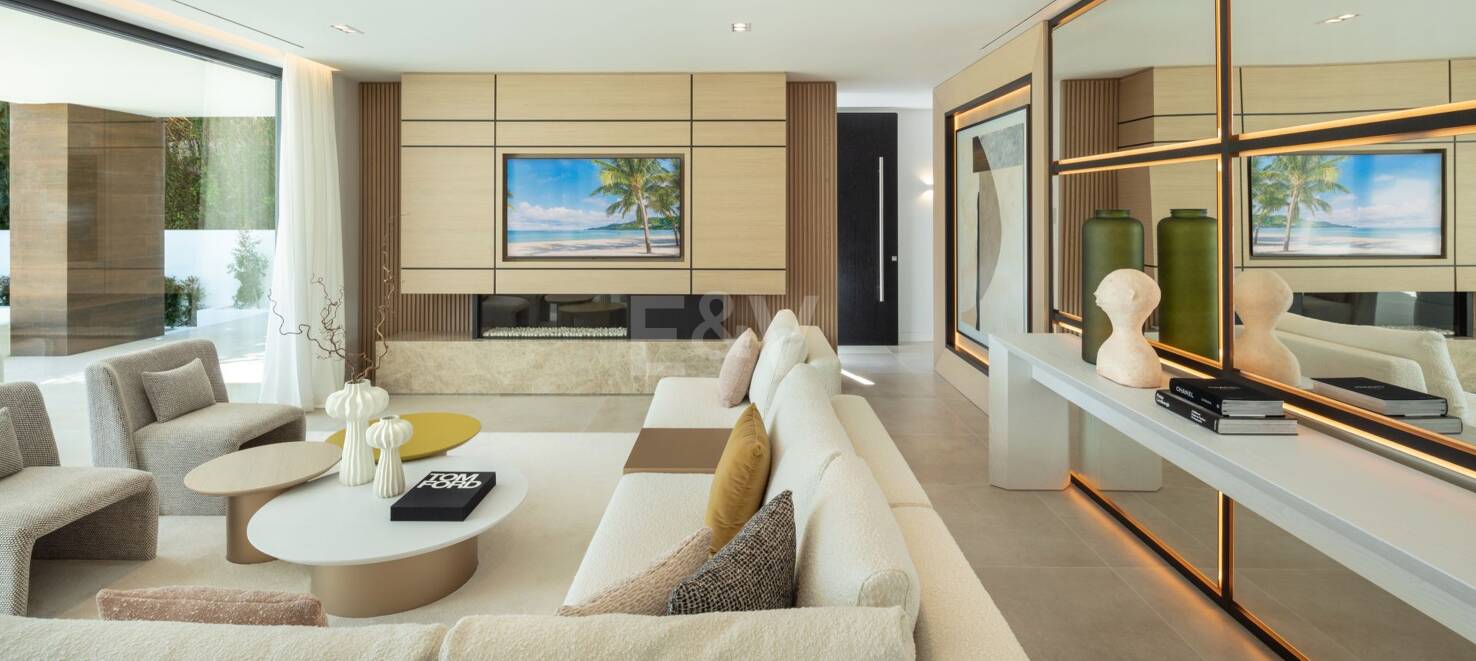 Stunning Modern Villa i Las Brisas med Breathtaking La Concha Utsikt
