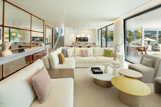 Stunning Modern Villa i Las Brisas med Breathtaking La Concha Utsikt