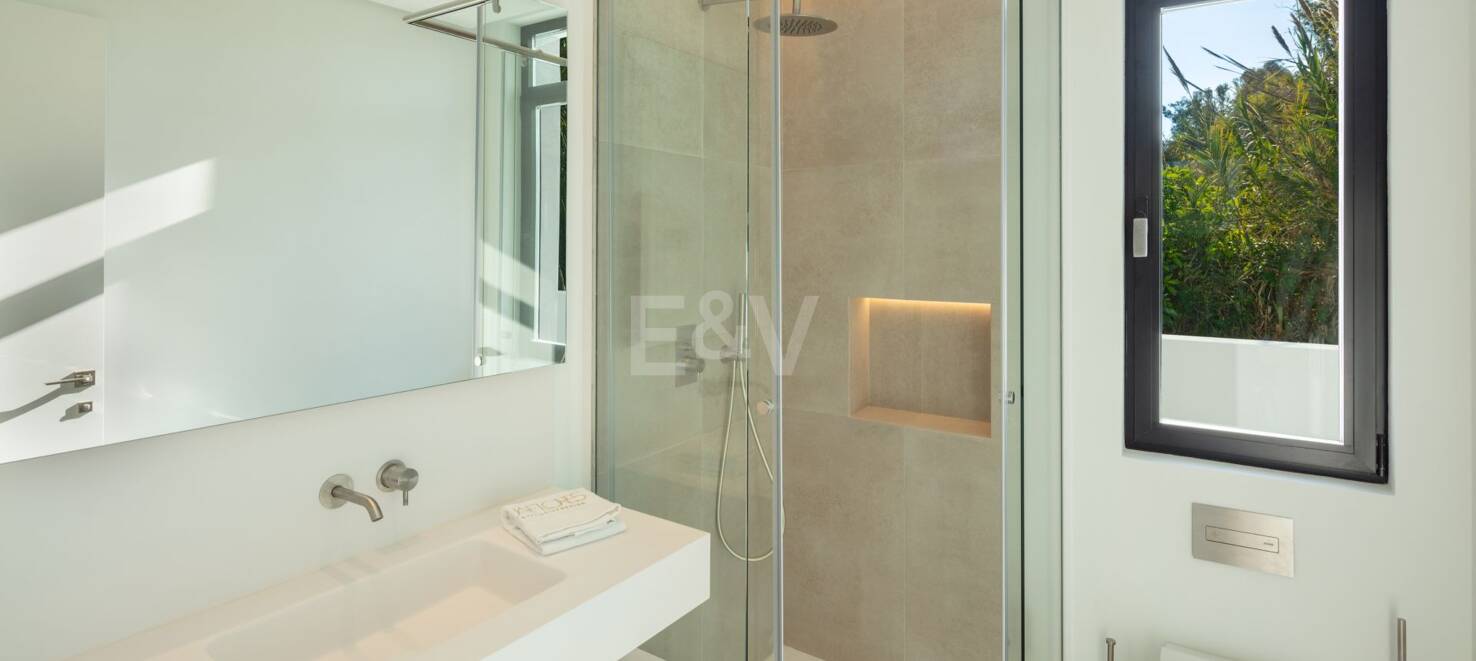 Stunning Modern Villa i Las Brisas med Breathtaking La Concha Utsikt