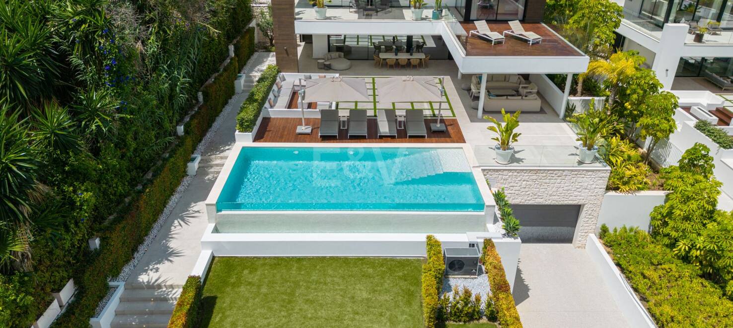 Stunning Modern Villa i Las Brisas med Breathtaking La Concha Utsikt
