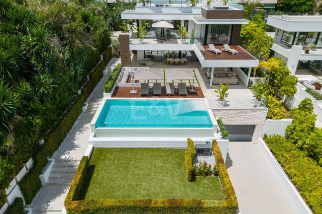 Stunning Modern Villa i Las Brisas med Breathtaking La Concha Utsikt