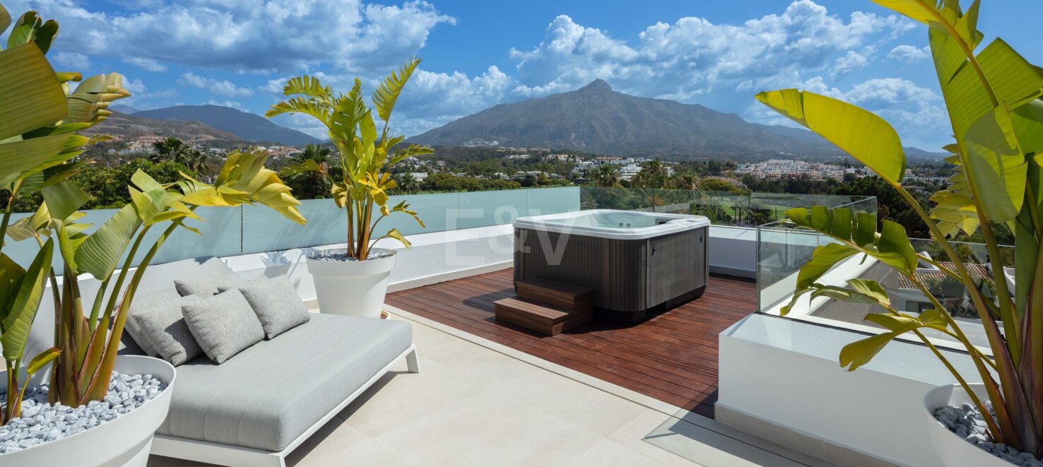 Atemberaubende moderne Villa in Las Brisas mit atemberaubendem Blick auf La Concha