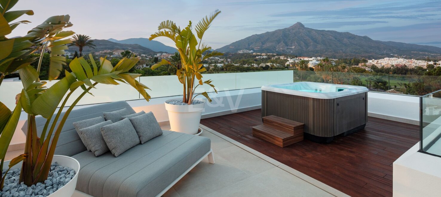 Atemberaubende moderne Villa in Las Brisas mit atemberaubendem Blick auf La Concha