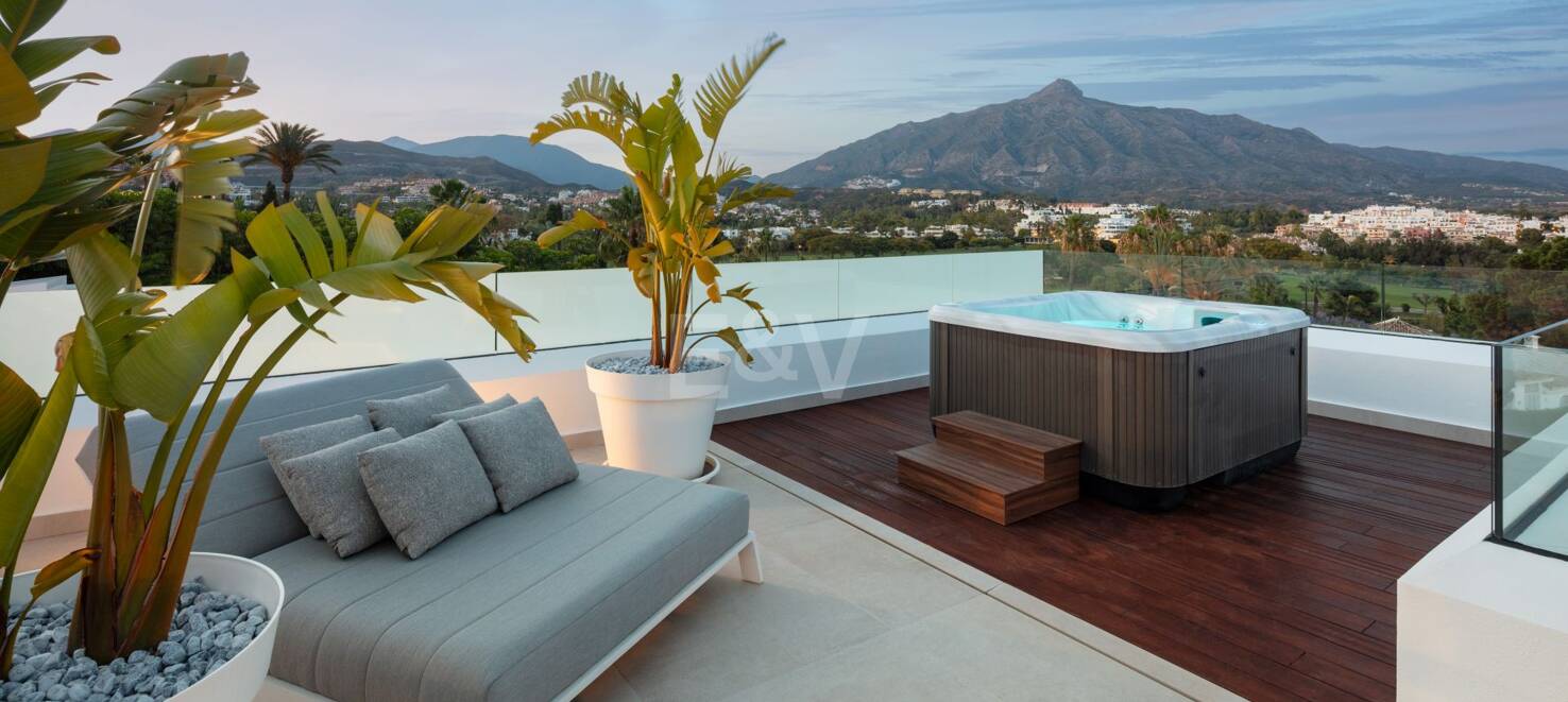 Stunning Modern Villa i Las Brisas med Breathtaking La Concha Utsikt