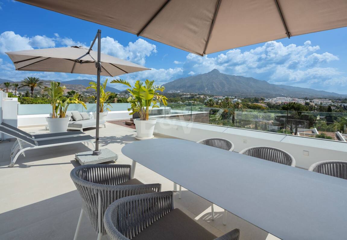 Stunning Modern Villa i Las Brisas med Breathtaking La Concha Utsikt