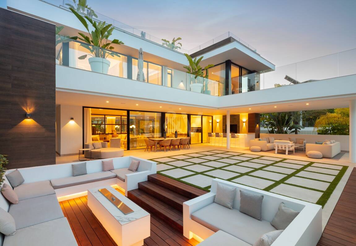 Stunning Modern Villa i Las Brisas med Breathtaking La Concha Utsikt