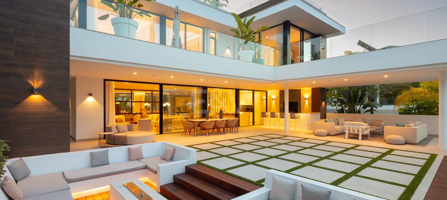 Stunning Modern Villa i Las Brisas med Breathtaking La Concha Utsikt