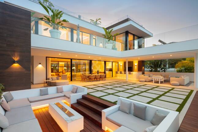 Stunning Modern Villa i Las Brisas med Breathtaking La Concha Utsikt