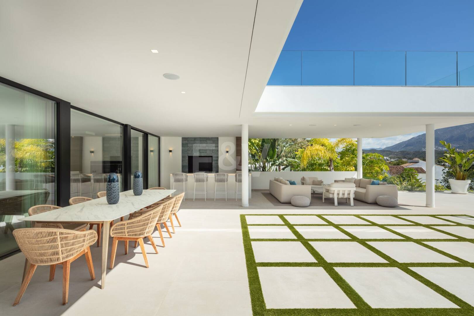 Stunning Modern Villa i Las Brisas med Breathtaking La Concha Utsikt