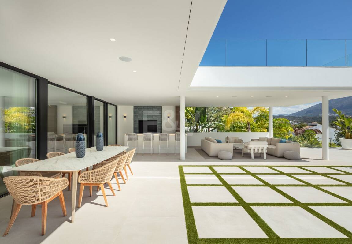 Stunning Modern Villa i Las Brisas med Breathtaking La Concha Utsikt