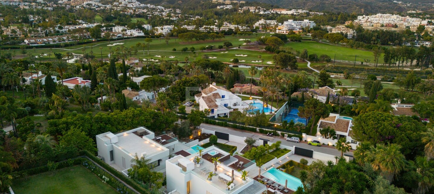 Atemberaubende moderne Villa in Las Brisas mit atemberaubendem Blick auf La Concha