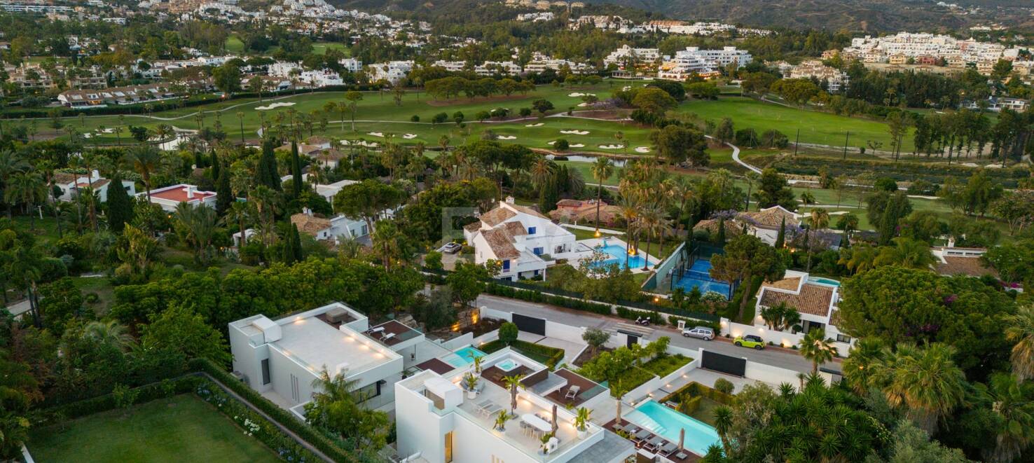 Stunning Modern Villa i Las Brisas med Breathtaking La Concha Utsikt