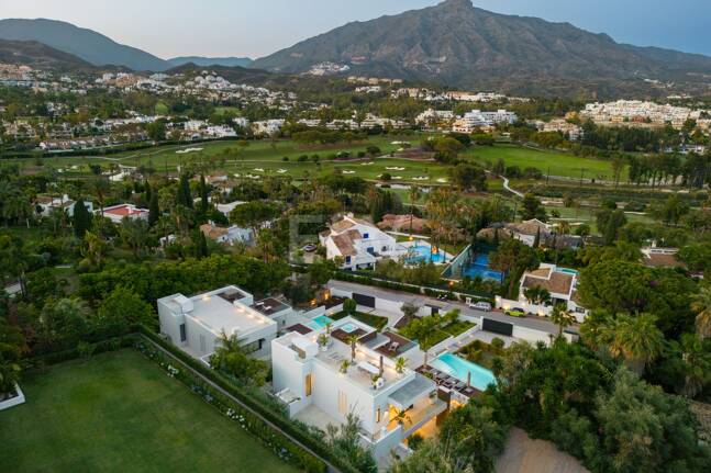 Stunning Modern Villa i Las Brisas med Breathtaking La Concha Utsikt