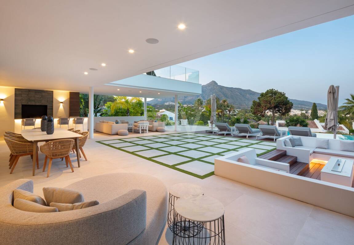 Stunning Modern Villa i Las Brisas med Breathtaking La Concha Utsikt