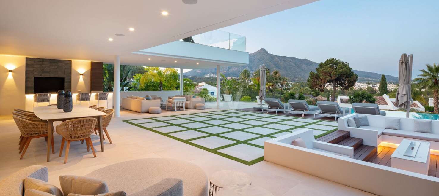 Stunning Modern Villa in Las Brisas with Breathtaking La Concha Views