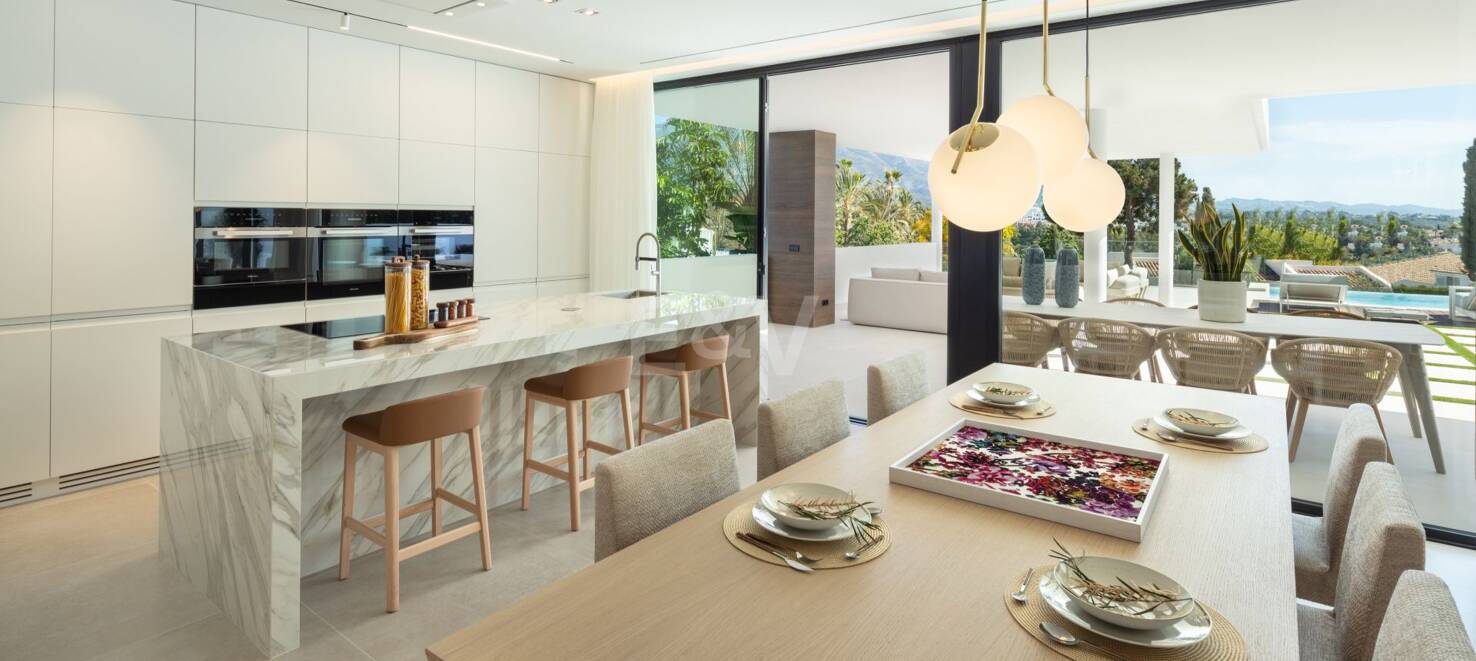 Stunning Modern Villa i Las Brisas med Breathtaking La Concha Utsikt