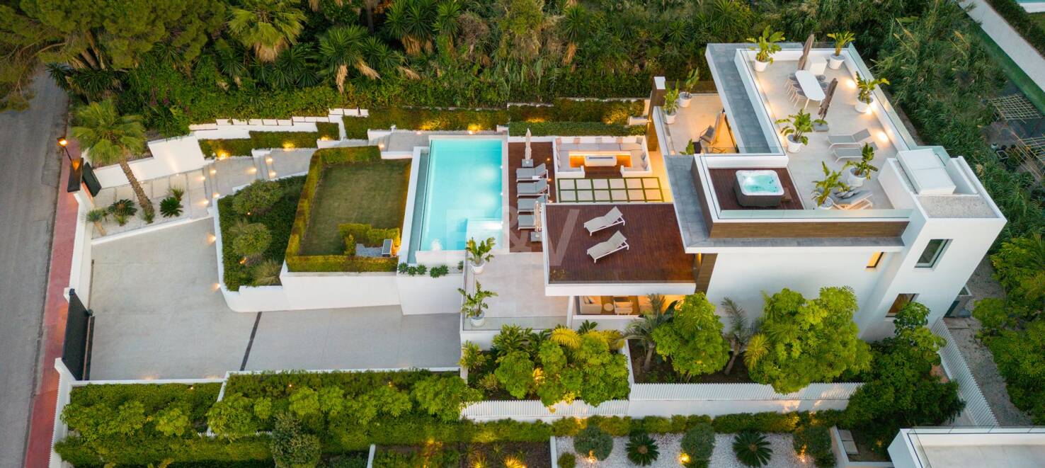 Stunning Modern Villa i Las Brisas med Breathtaking La Concha Utsikt