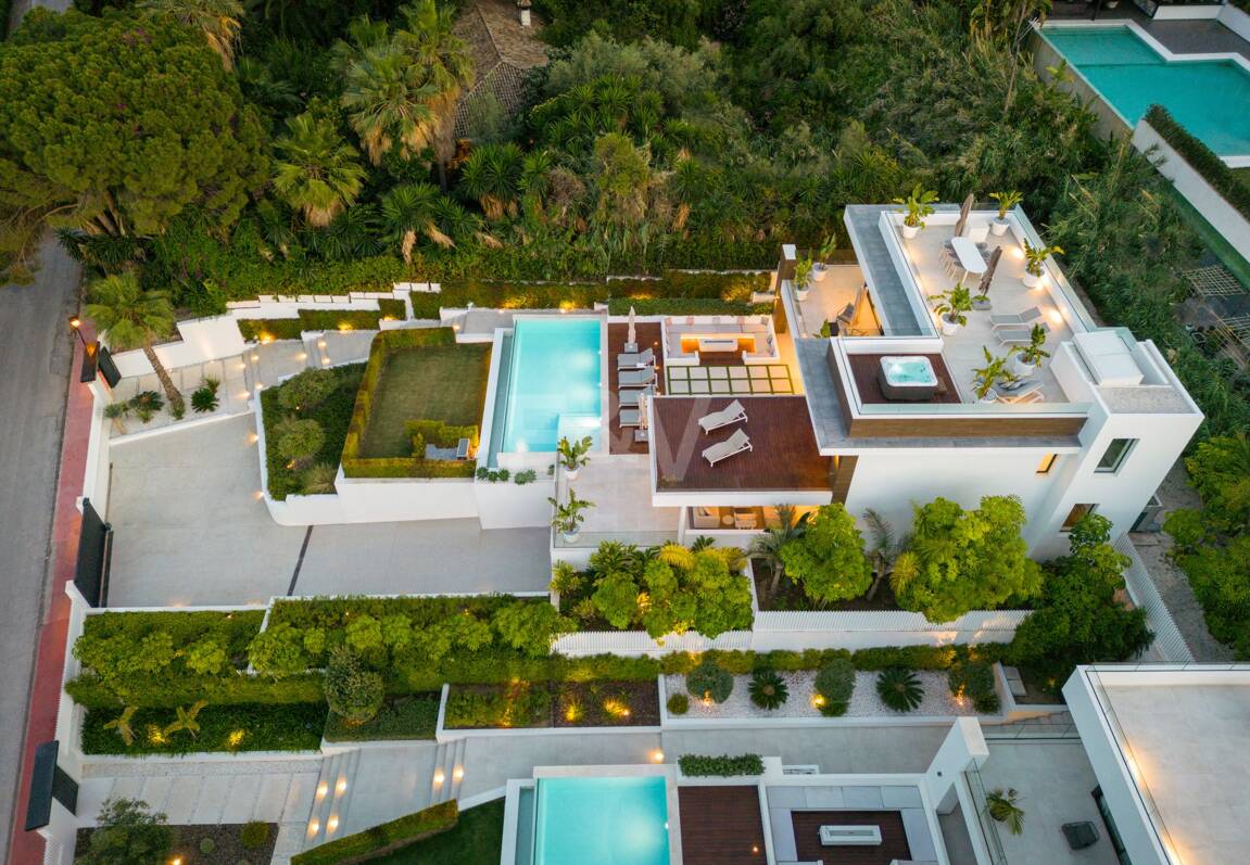 Stunning Modern Villa i Las Brisas med Breathtaking La Concha Utsikt