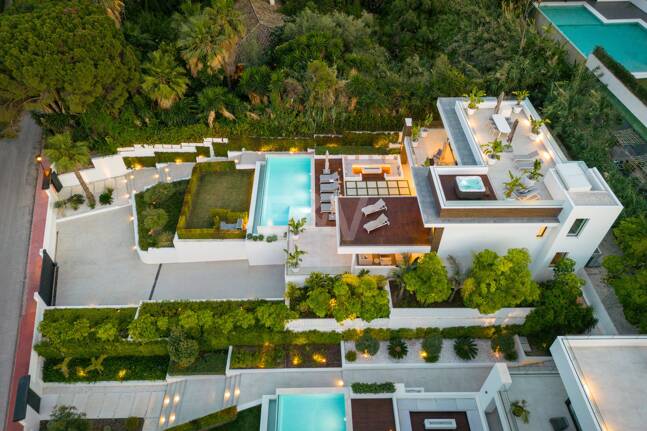 Stunning Modern Villa i Las Brisas med Breathtaking La Concha Utsikt