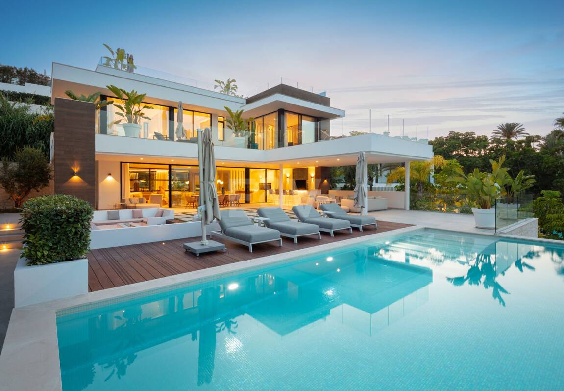 Stunning Modern Villa i Las Brisas med Breathtaking La Concha Utsikt