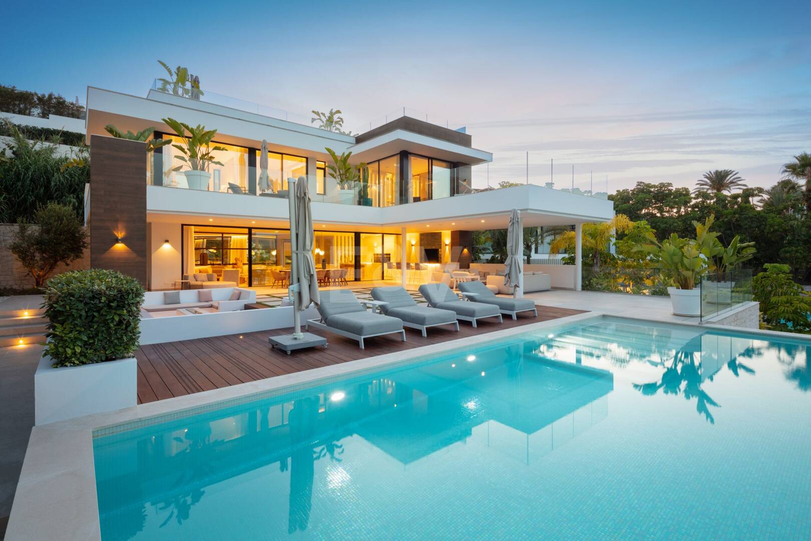 Stunning Modern Villa i Las Brisas med Breathtaking La Concha Utsikt