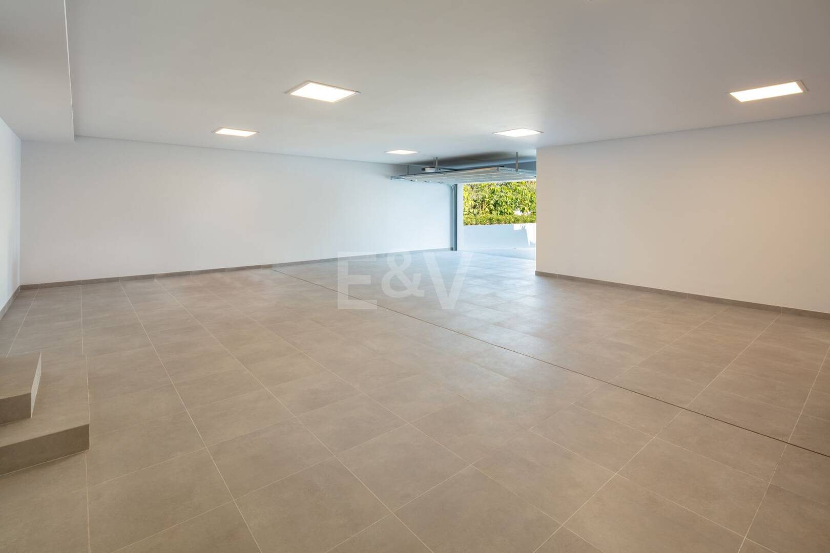 Stunning Modern Villa i Las Brisas med Breathtaking La Concha Utsikt