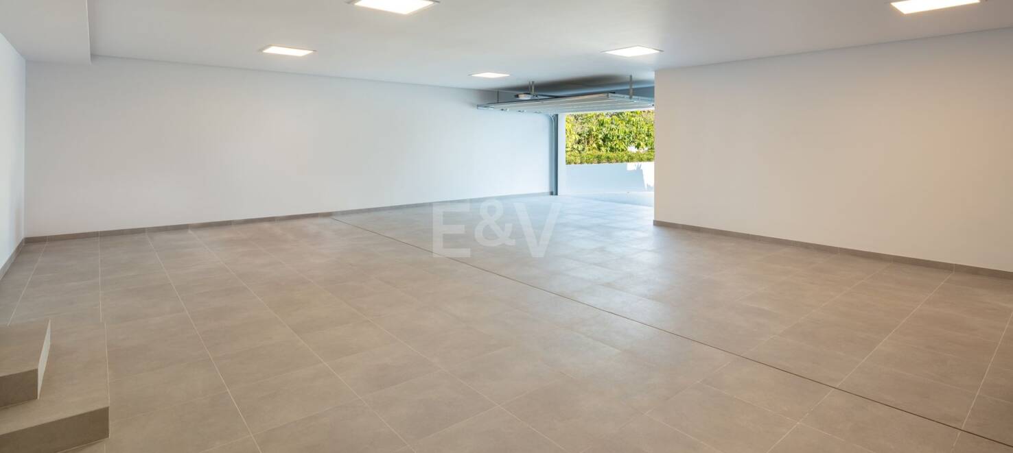 Stunning Modern Villa i Las Brisas med Breathtaking La Concha Utsikt