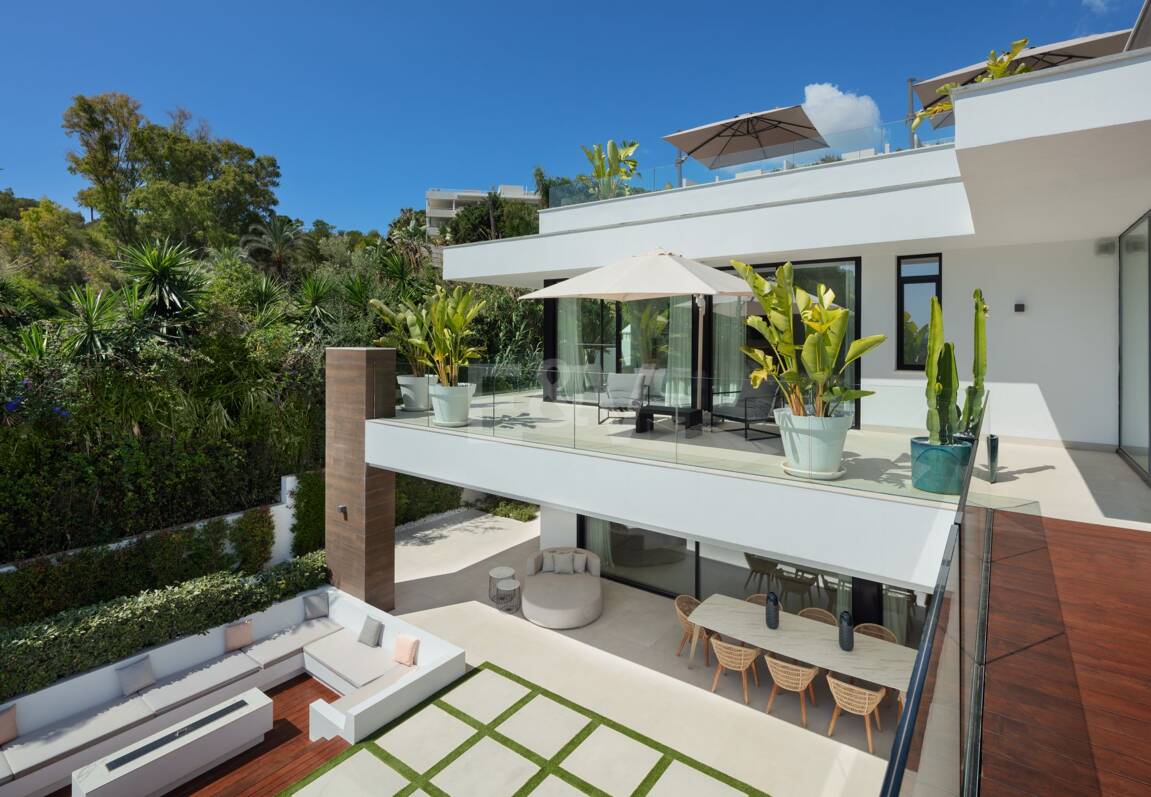 Stunning Modern Villa i Las Brisas med Breathtaking La Concha Utsikt