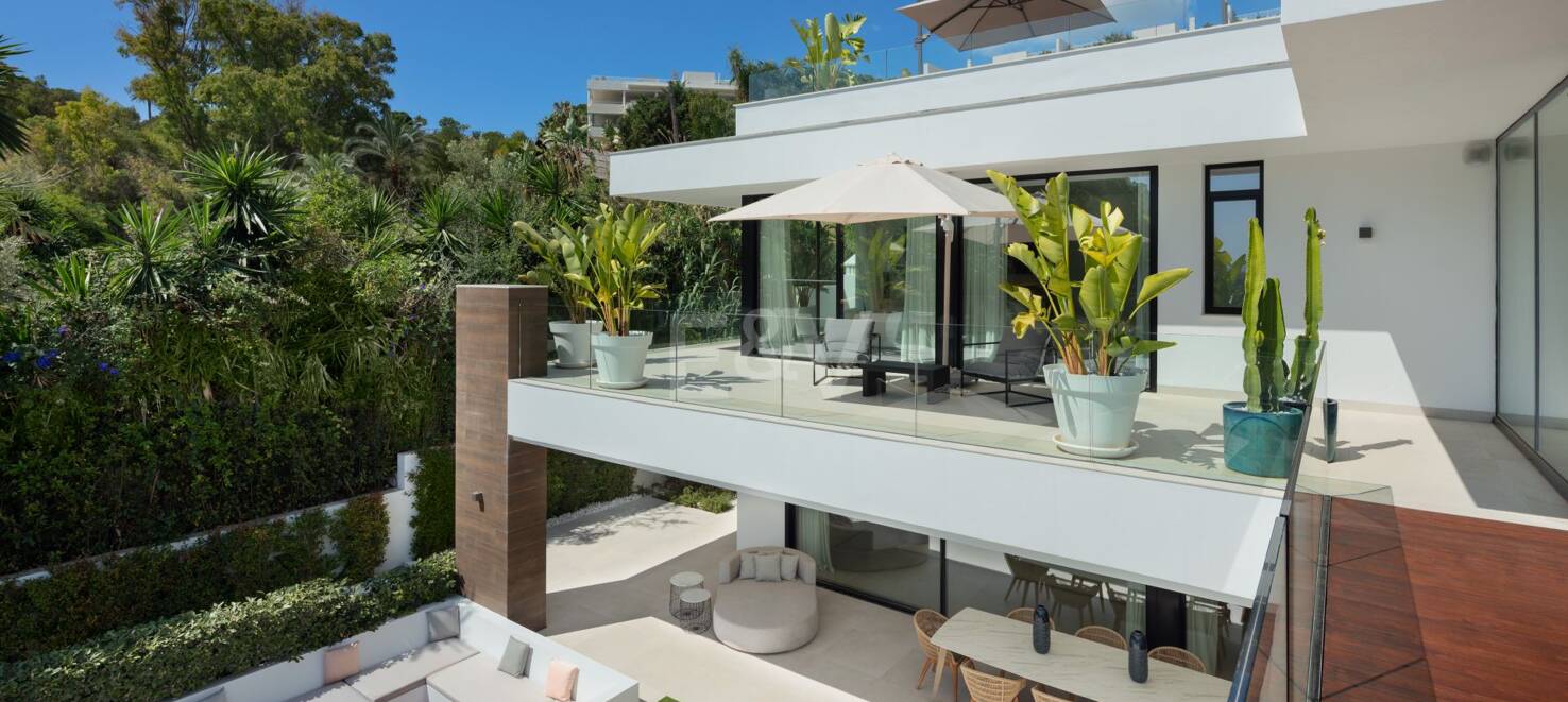 Stunning Modern Villa i Las Brisas med Breathtaking La Concha Utsikt