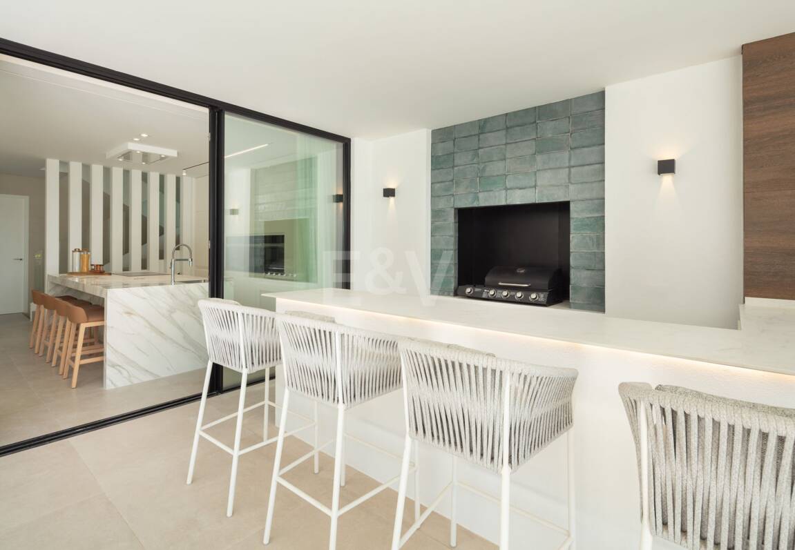 Stunning Modern Villa i Las Brisas med Breathtaking La Concha Utsikt