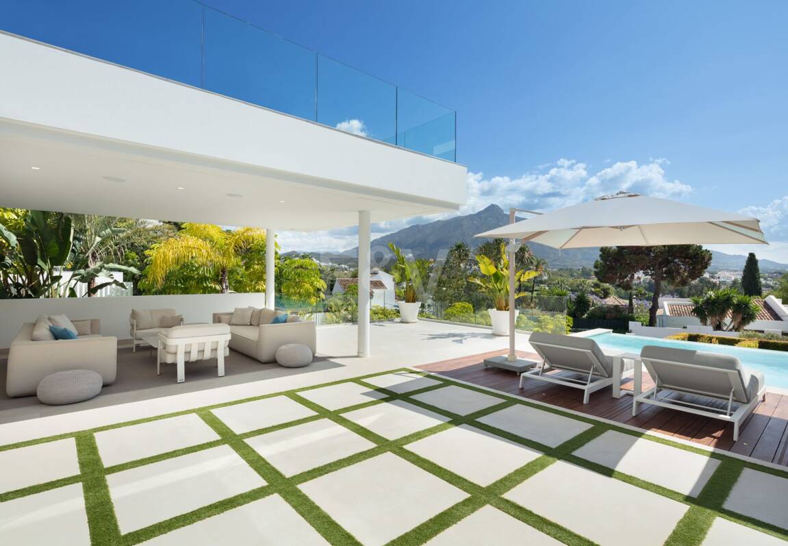 Stunning Modern Villa i Las Brisas med Breathtaking La Concha Utsikt