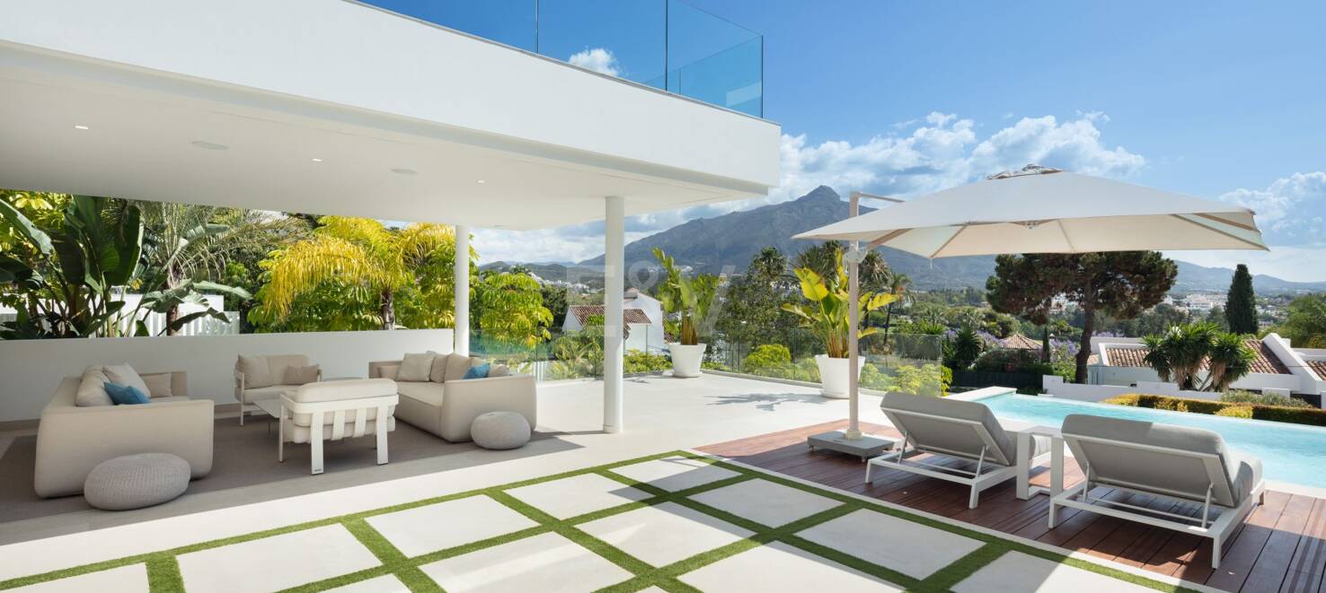 Stunning Modern Villa i Las Brisas med Breathtaking La Concha Utsikt