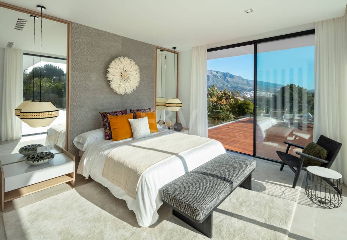 Stunning Modern Villa i Las Brisas med Breathtaking La Concha Utsikt