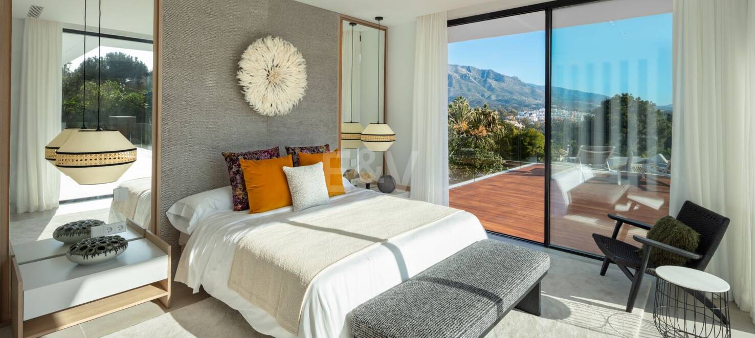 Stunning Modern Villa i Las Brisas med Breathtaking La Concha Utsikt