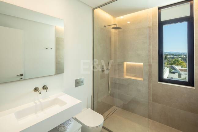 Stunning Modern Villa i Las Brisas med Breathtaking La Concha Utsikt