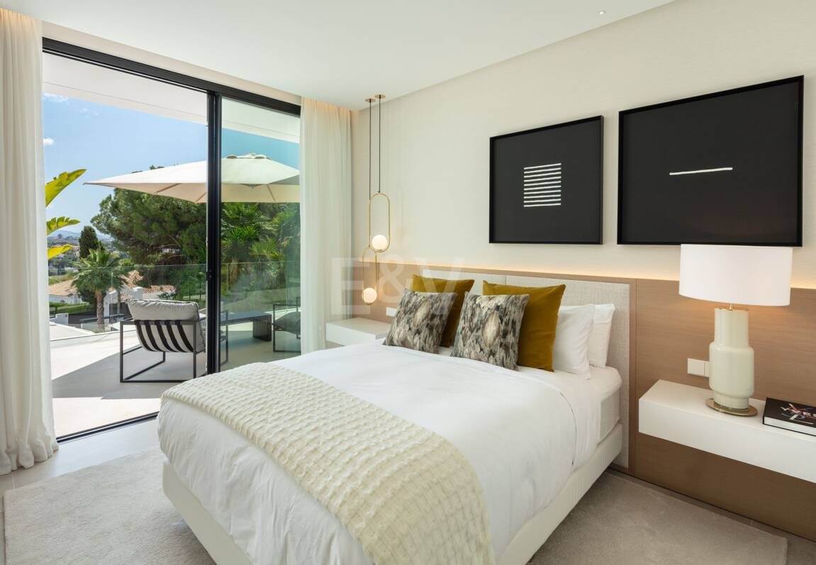 Stunning Modern Villa i Las Brisas med Breathtaking La Concha Utsikt