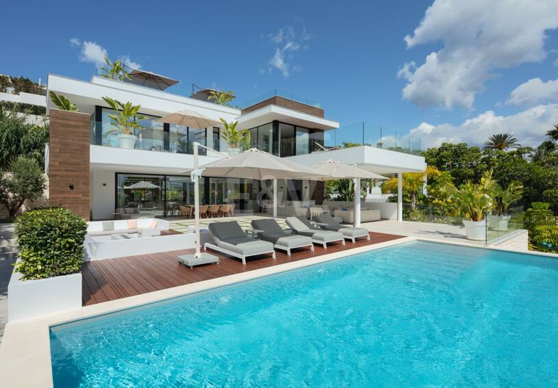 Stunning Modern Villa i Las Brisas med Breathtaking La Concha Utsikt