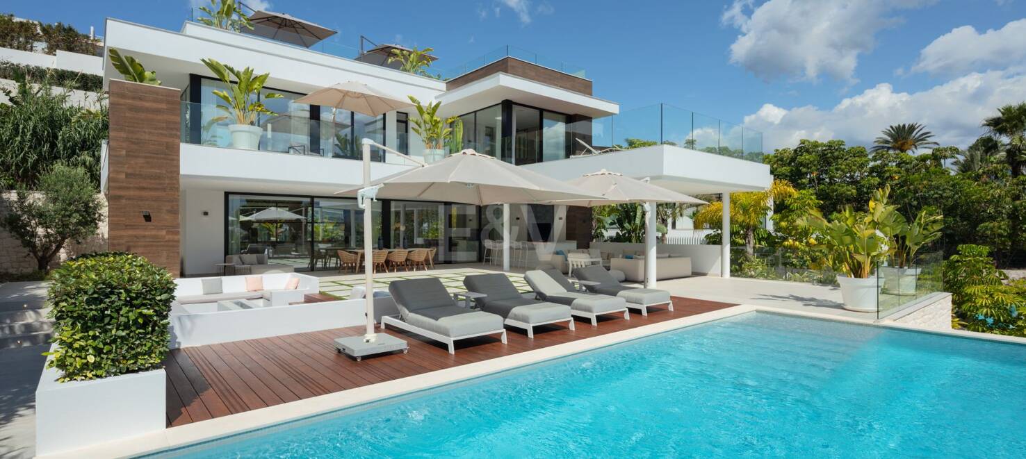Stunning Modern Villa i Las Brisas med Breathtaking La Concha Utsikt